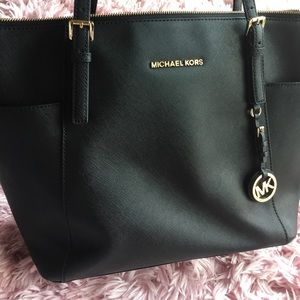 Michael Kors Jet set top zip saffiano leather