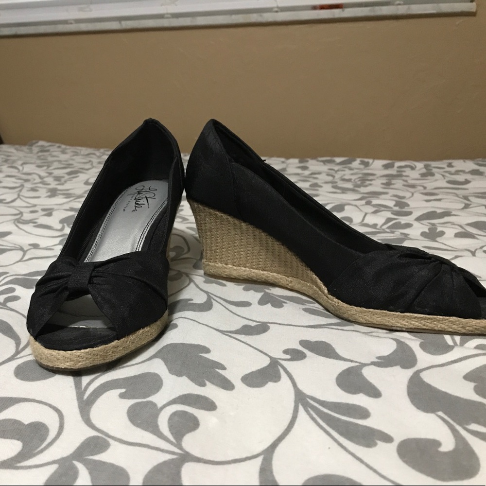 Life Stride black wedges