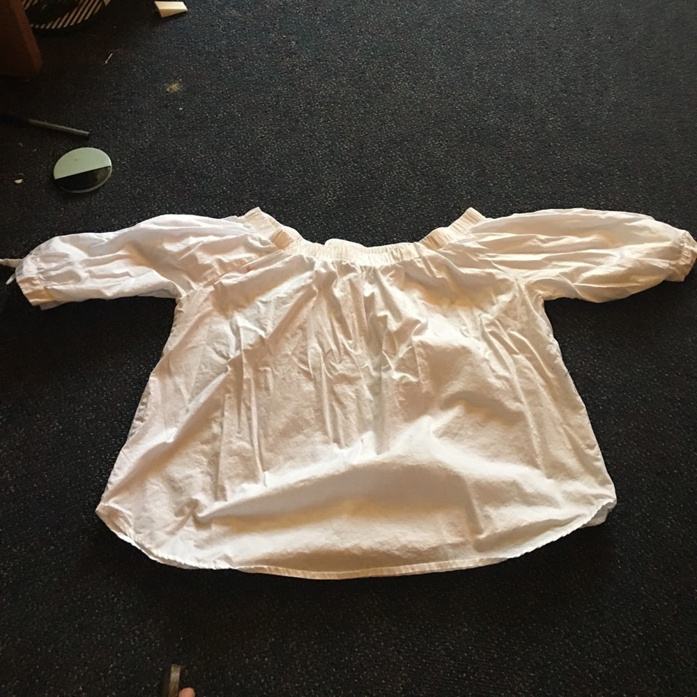 White shoulder shower shirt/crop top