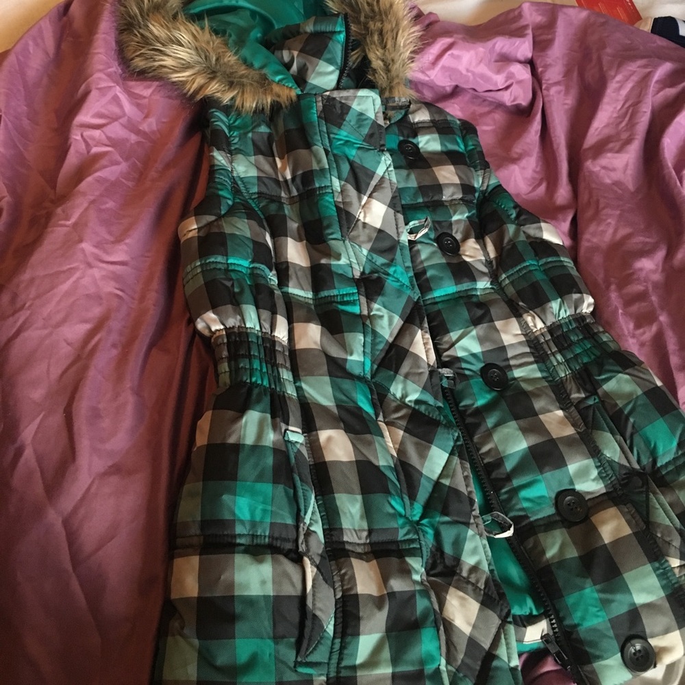 New with tags plaid vest with fur