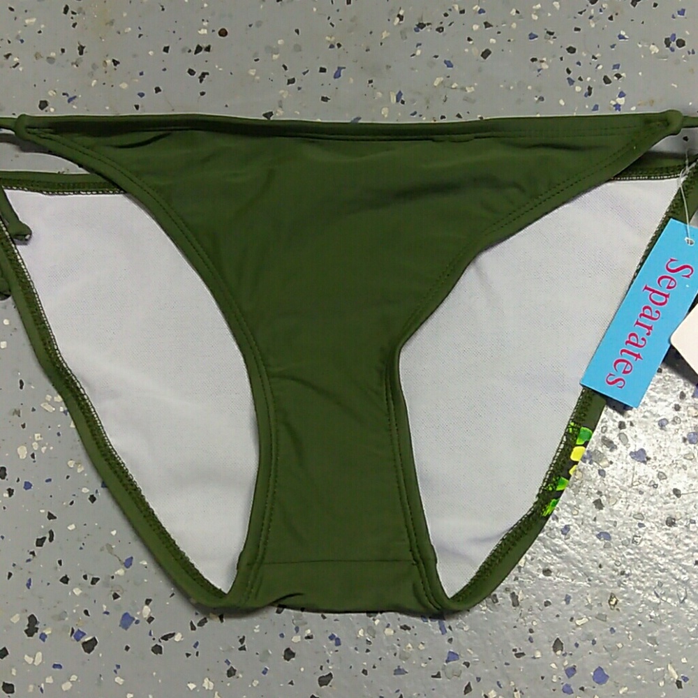 Split size L swim bottoms