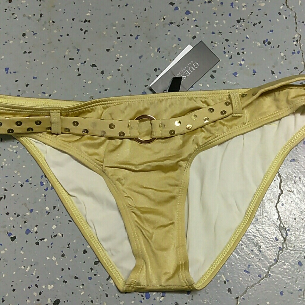 Guess size L