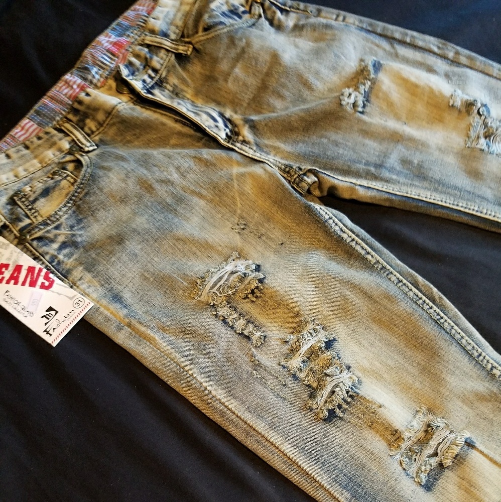 NWT Mens destroyed denim jeans