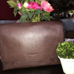 Mens & Womens Sullivan messenger brown bag