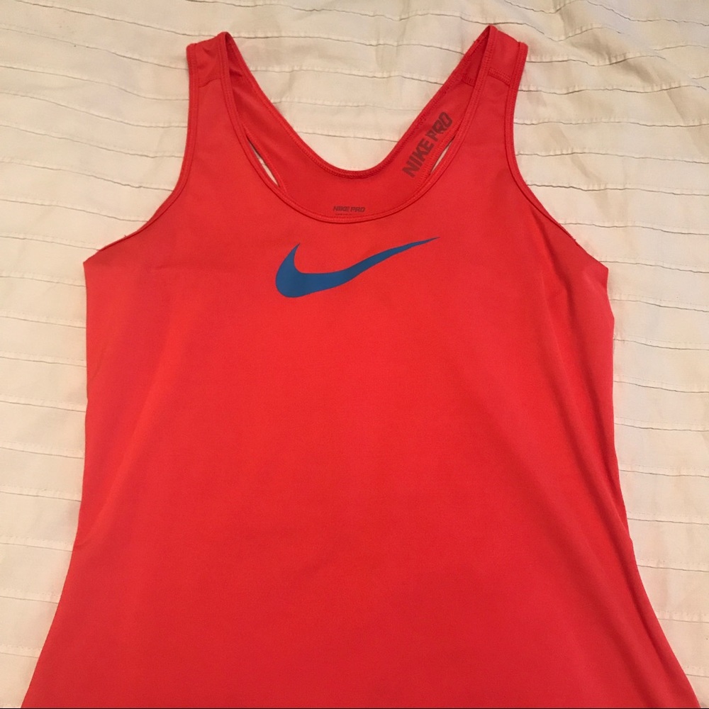 ❤️NIKE - racerback women's logo tank worn once