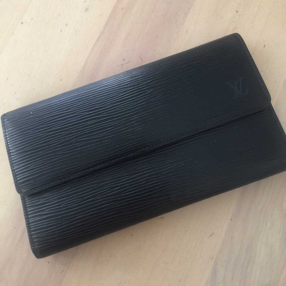 Authentic Louis Vuitton black Epi Wallet