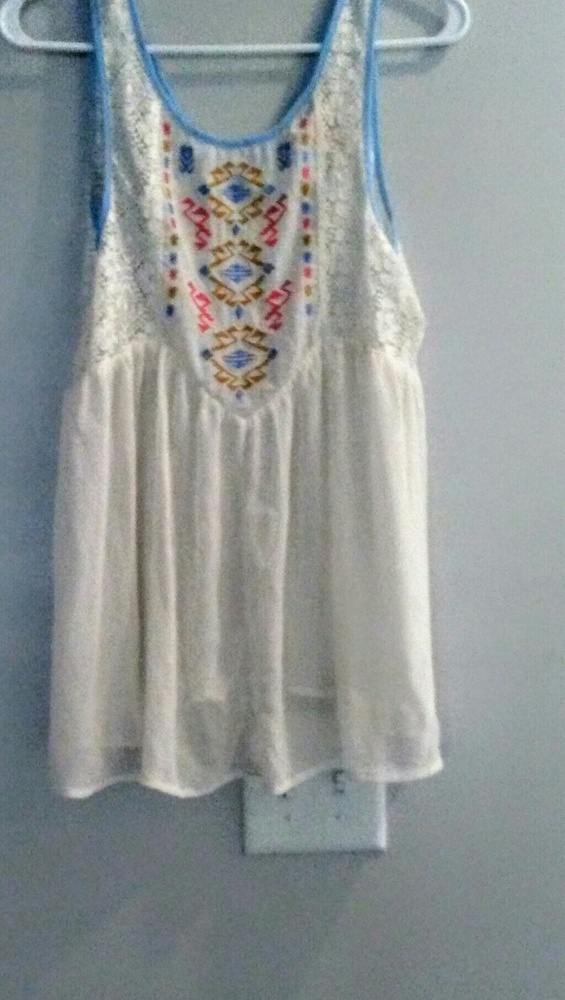 Adorable flying tomato top - Picture 2 of 4