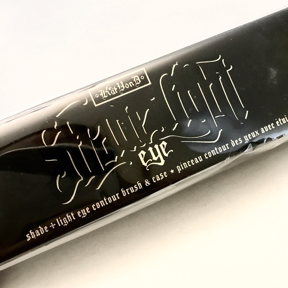 Kat Von D shade + light contour brush