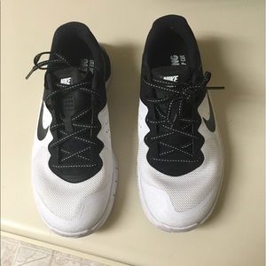 Size 6 Women's Nike Metcons 2