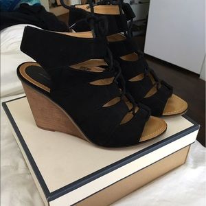 Black, Suede, lace up wedge sandles ✨
