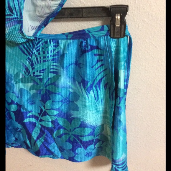 One piece with matching sarong - Picture 3 of 3