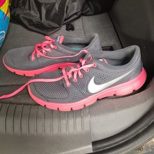 Nike flex experience RN tennis shoes