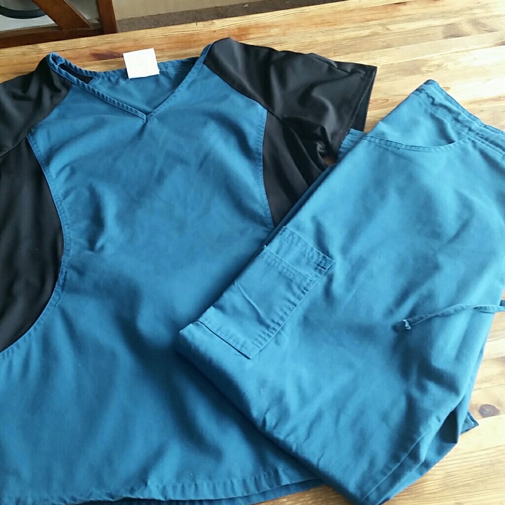 Scrub set