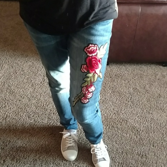 LAST 2 🥀 RockNRoll Denim Rose Embroidered Jeans - Picture 8 of 8