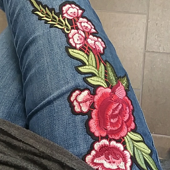 LAST 2 🥀 RockNRoll Denim Rose Embroidered Jeans - Picture 7 of 8