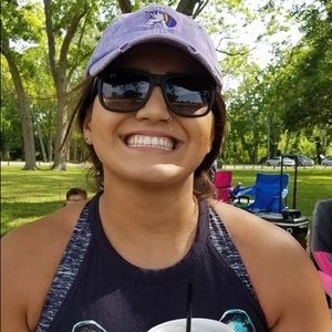 Meet your Posher, Cassandra