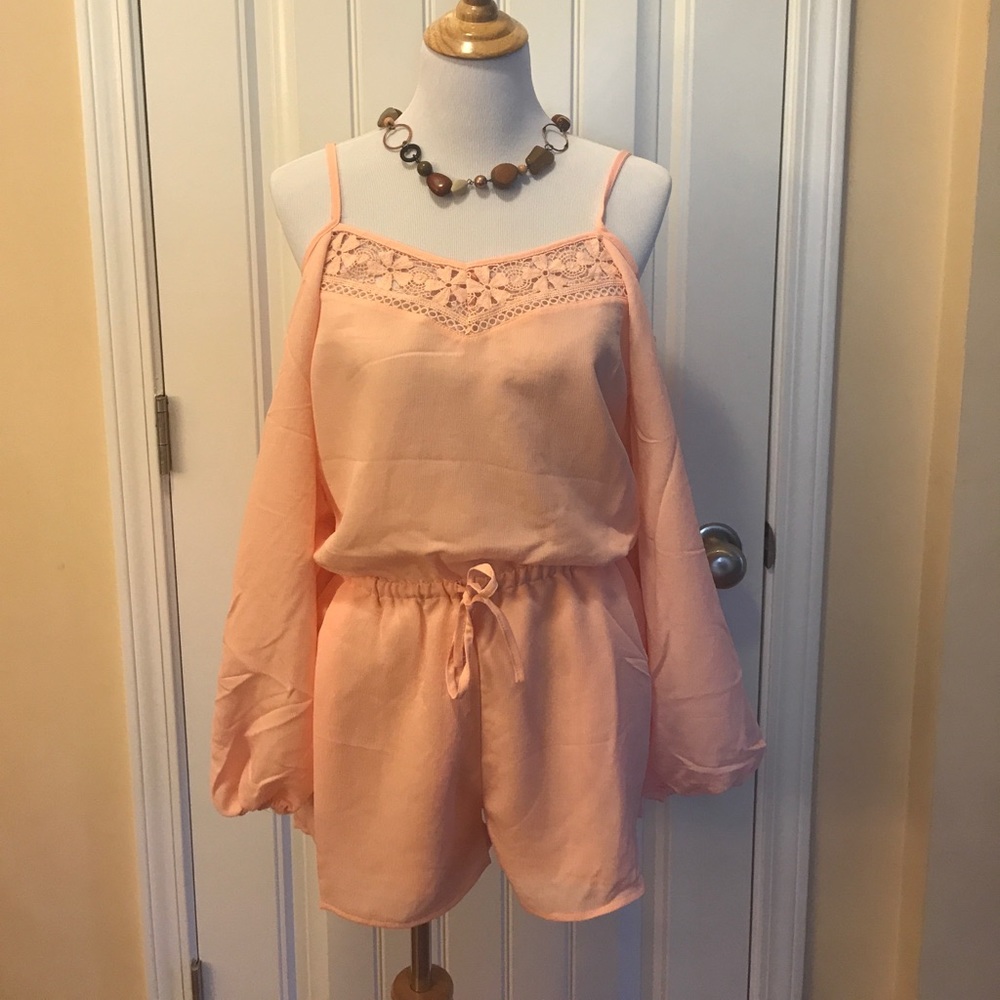 💕Coral and lace romper💕