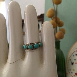 Ring turquoise.