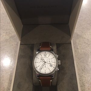 Men's authentic Burberry leather band watch