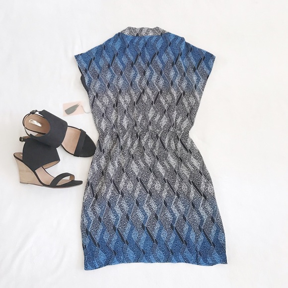 NWT Forever 21 Contemporary pattern dress - XS - Picture 2 of 8