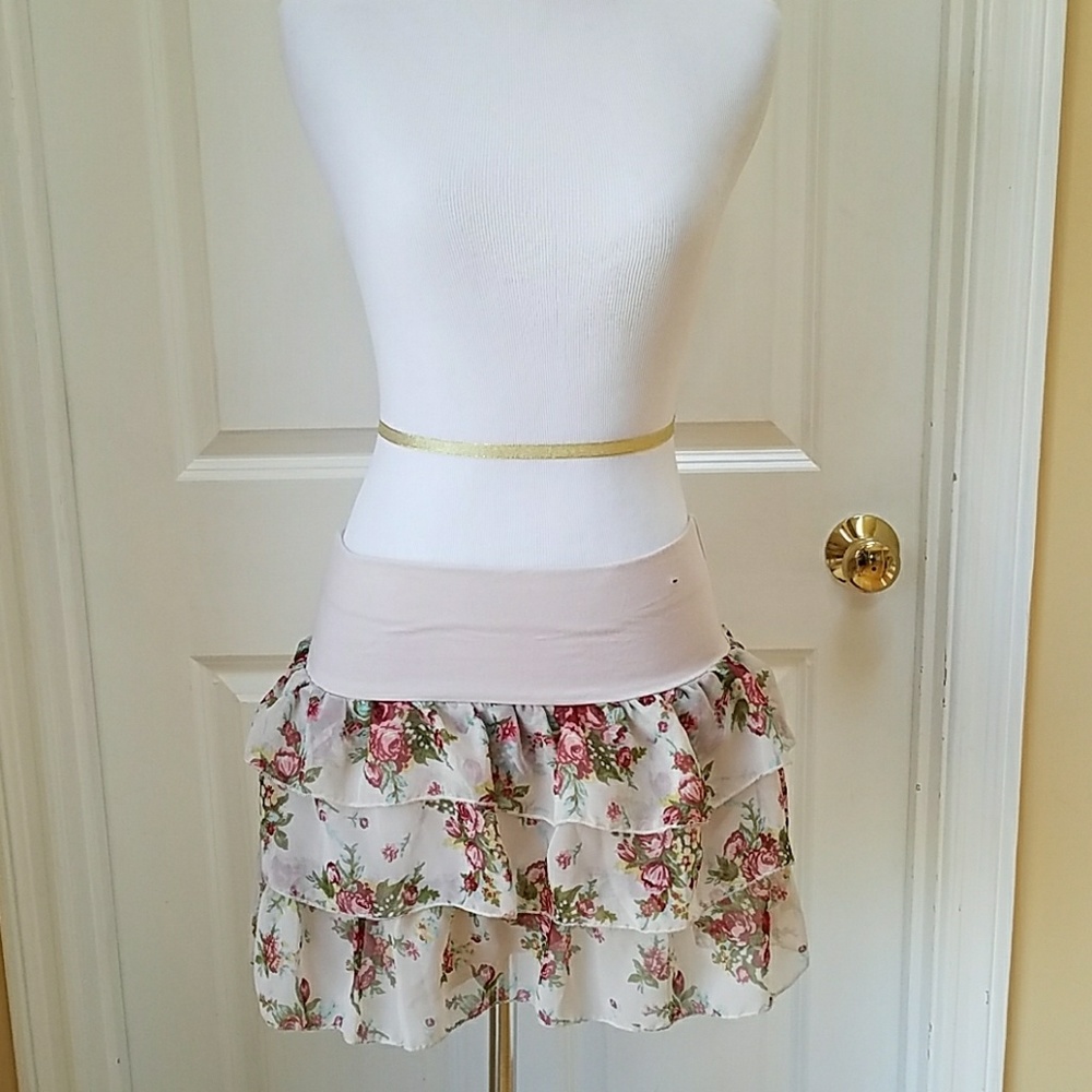 🔴Tiered flowered nude colored skirt.