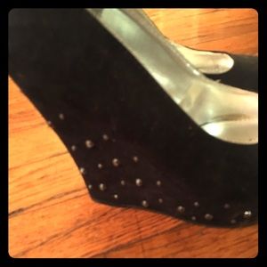💃🏼💃🏼Studded black wedges💃🏼💃🏼