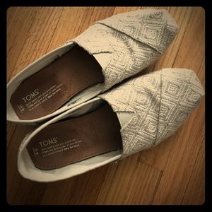 TOMS size 9