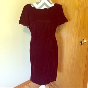 Vintage velvet wine colored Maggy London 👗