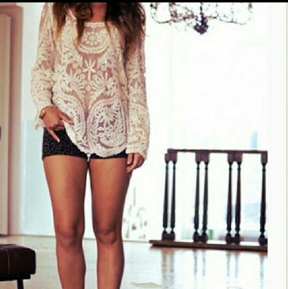 JUST IN! Embroidered Lace Top NEW - Picture 2 of 6