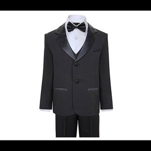 4 pieces Boys tuxedo size 6