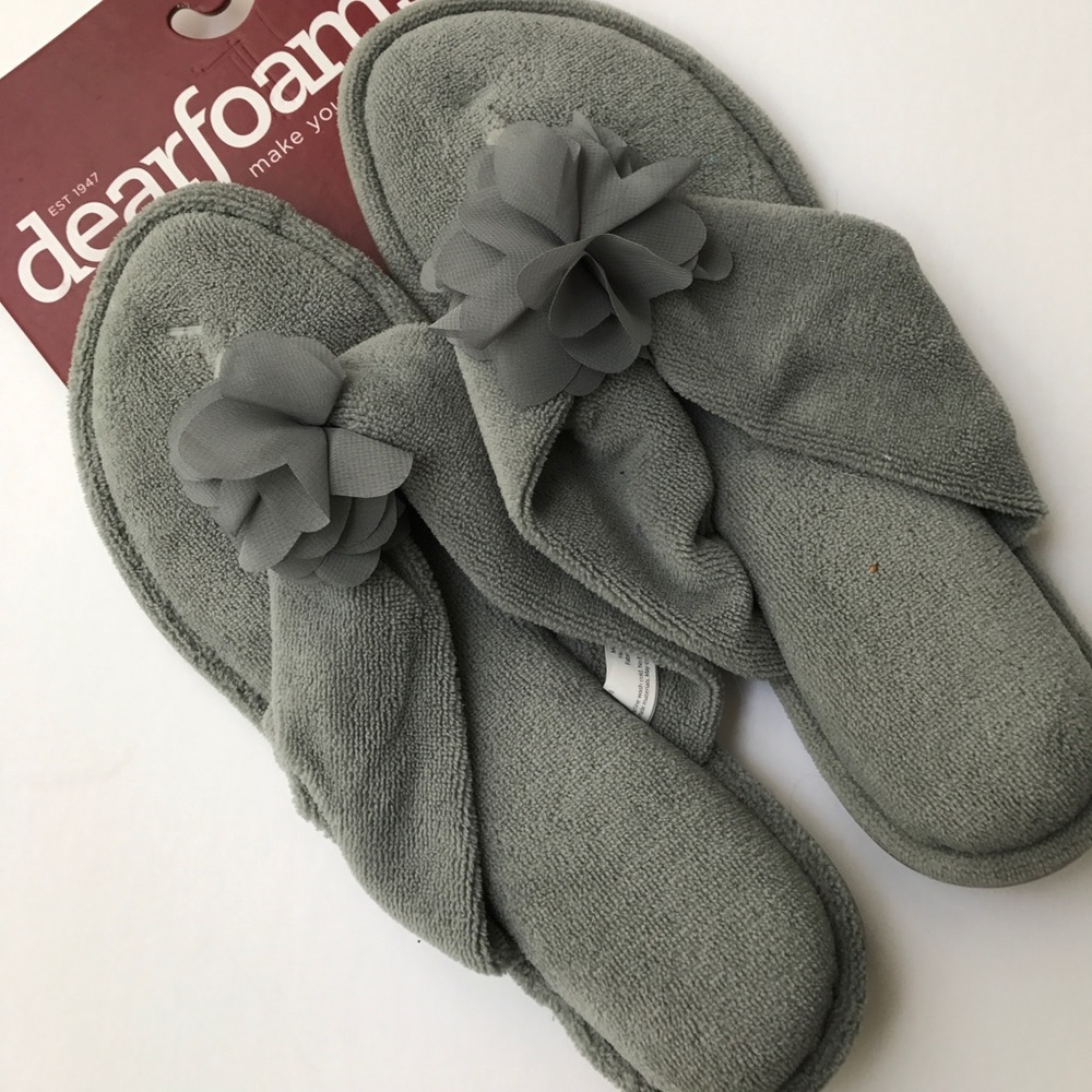 ❤️ NWT Comfy DEERFOAMS flip flop slippers