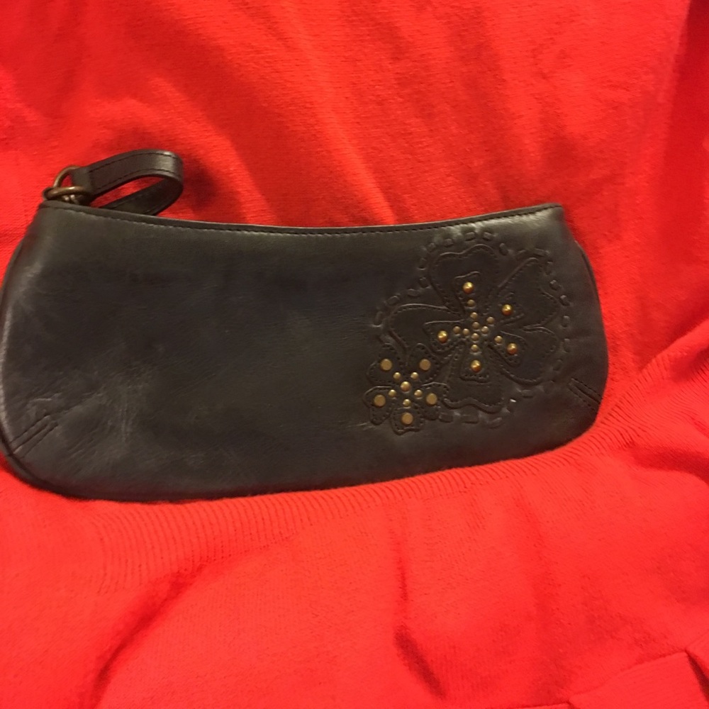ACCESSORY.    Fossil large Wristlet