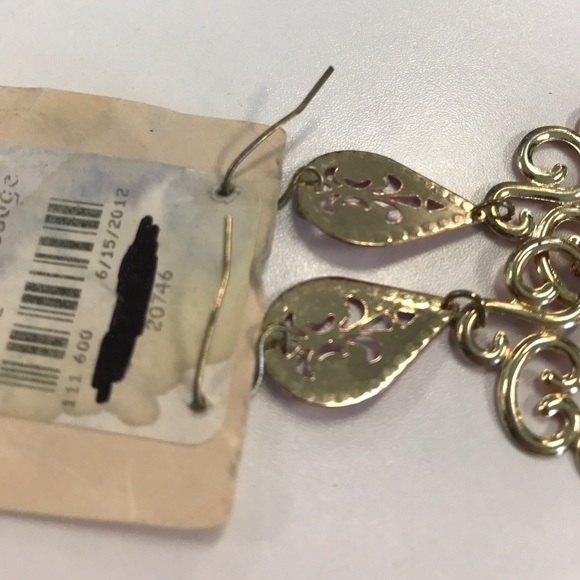 NWT! Chandelier earrings - Picture 5 of 5