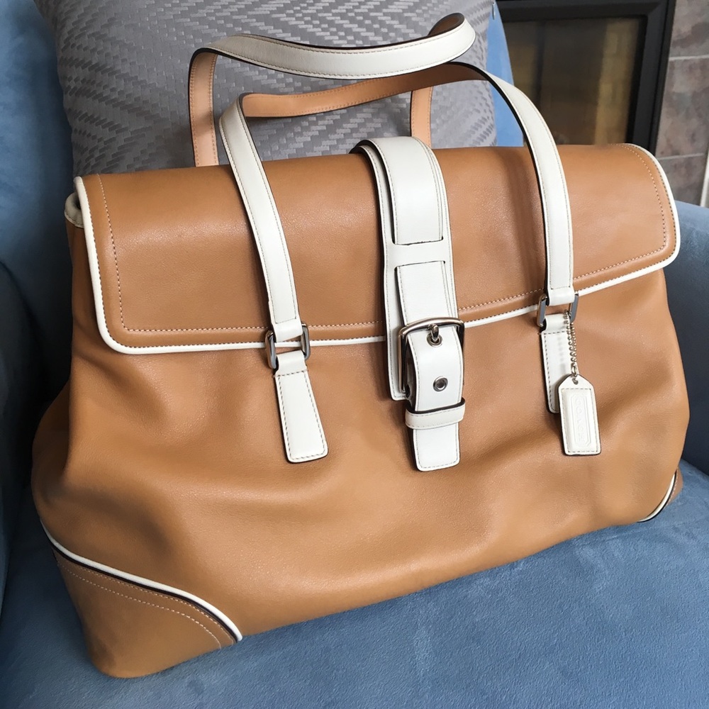 Sale! EUC COACH Beige x White leather shoulder bag