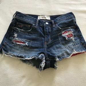 CUTE TRIBUTE PATCHED SHORTS