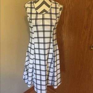 White and Black Plaid Sleeveless 👗
