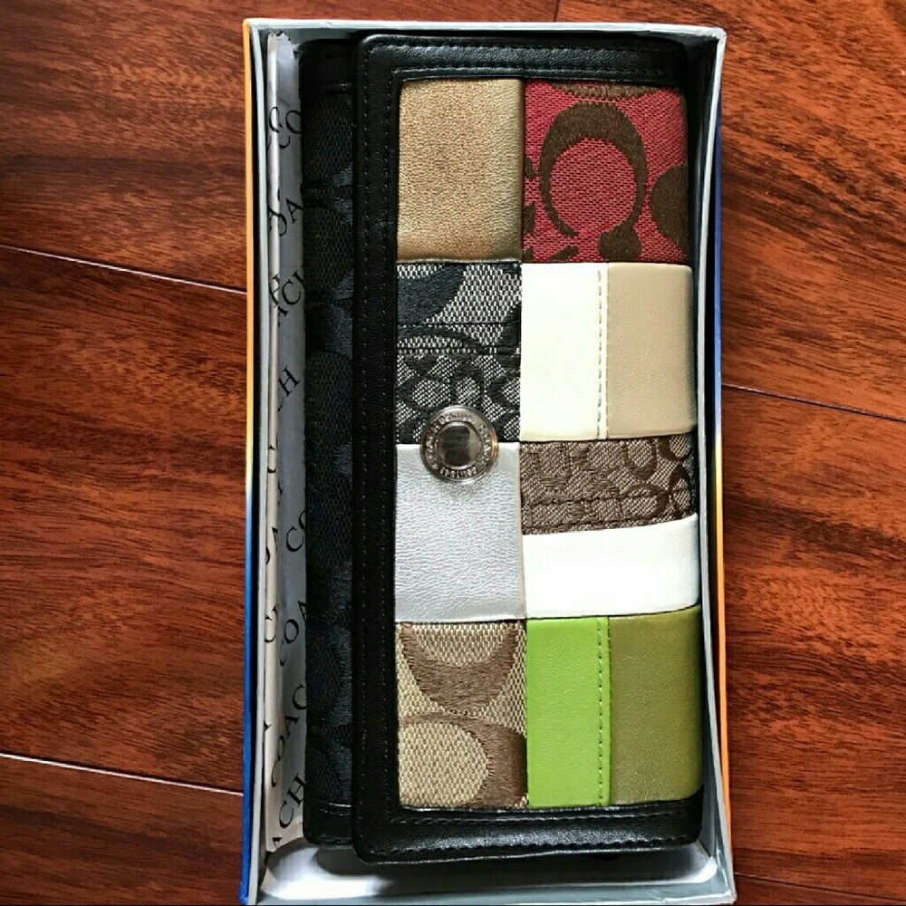 💖Tri fold Authentic Coach wallet💖