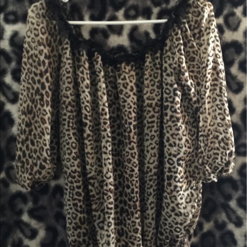 Off shoulder leopard shirt
