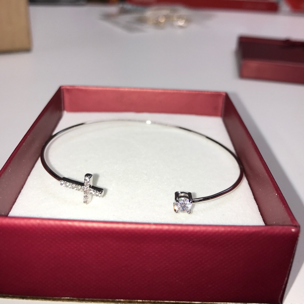 Women's bangle bracelet cross and single C.Z - Picture 3 of 4