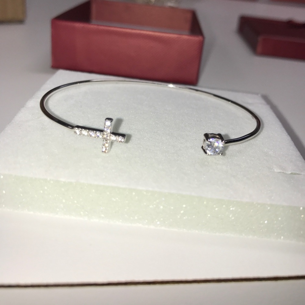 Women's bangle bracelet cross and single C.Z - Picture 4 of 4