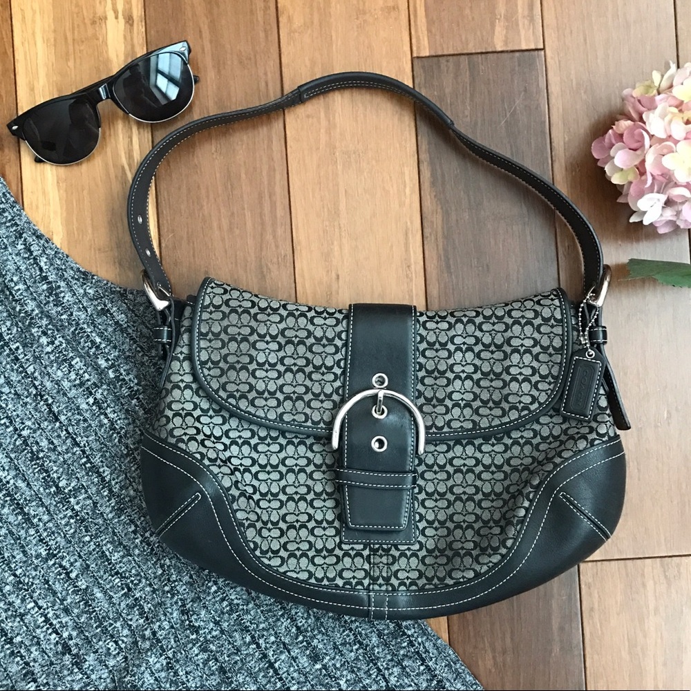 Coach Signature Shoulder bag