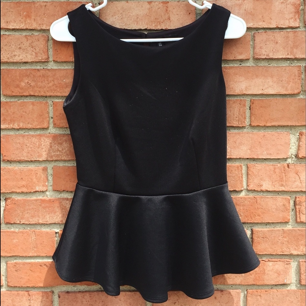Black polyester ruffled bottom tang top