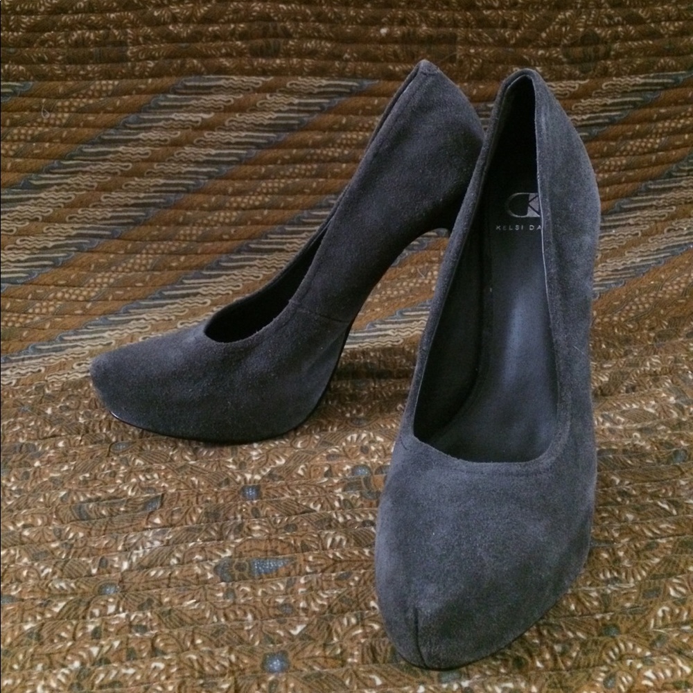 Kelsi Dagger suede gray heels
