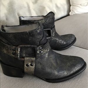 Free Bird gold foil boot