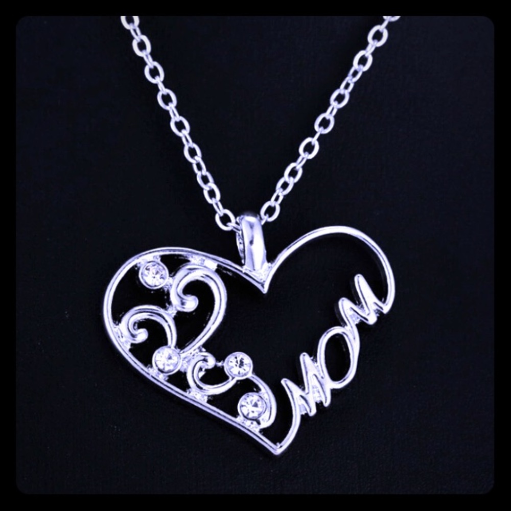 Mom ❤️ Heart ❤️ Necklace