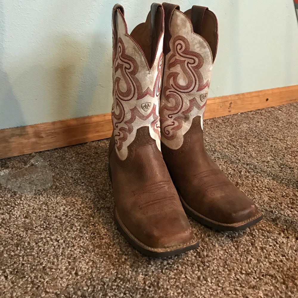 Ariat cowgirl boots