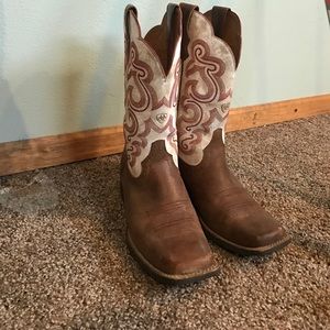 Ariat cowgirl boots