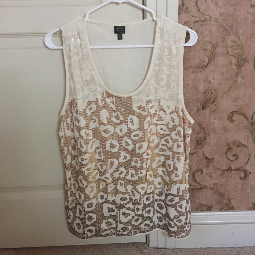Tee top with sequins