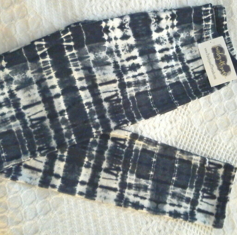 **SOLD** Paisley and Threads Black Tie leggings