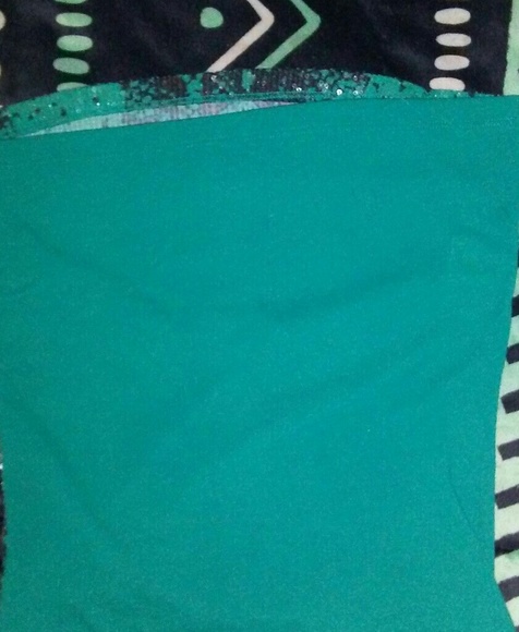 Halter top - Picture 2 of 3